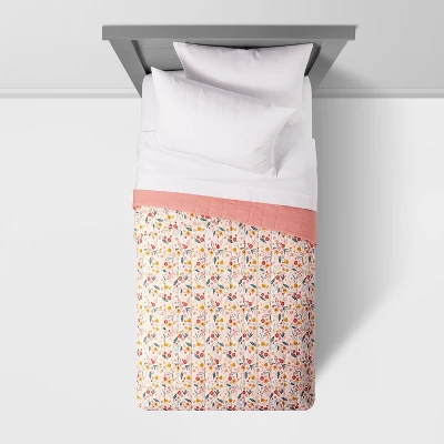 Garden Floral Cotton Kids' Quilt - Pillowfort™ 2 Garden Floral Cotton Kids' Quilt - Pillowfort™ - Image 2